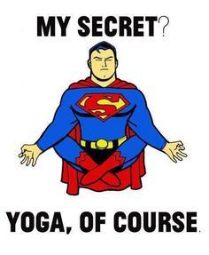 Comer para un yogi: superman haciendo yoga